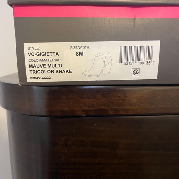 Vince Camuto Embossed Black  Snake Print Western BOOTIE   NIB 8 - Picture 2 of 3